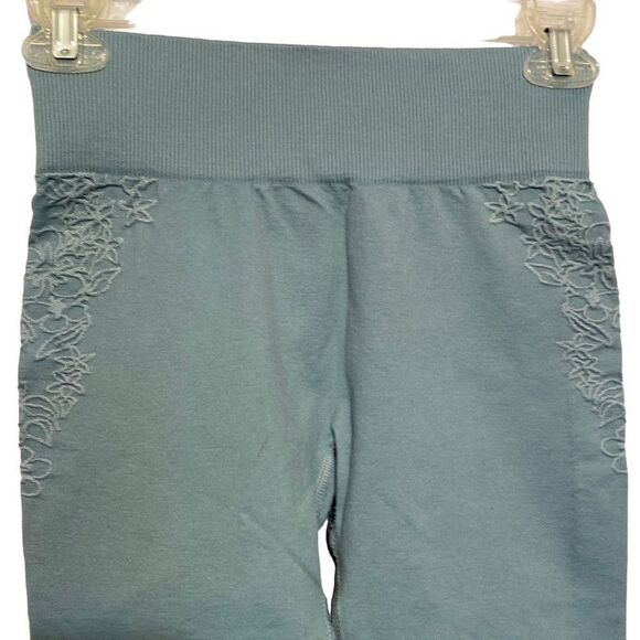 New Fabletics Blue Elise Seamless Capri Size XS/2-4, Embroidered Detail - Picture 4 of 14